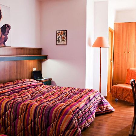 Hotel Los Angeles Assisi Kamer foto