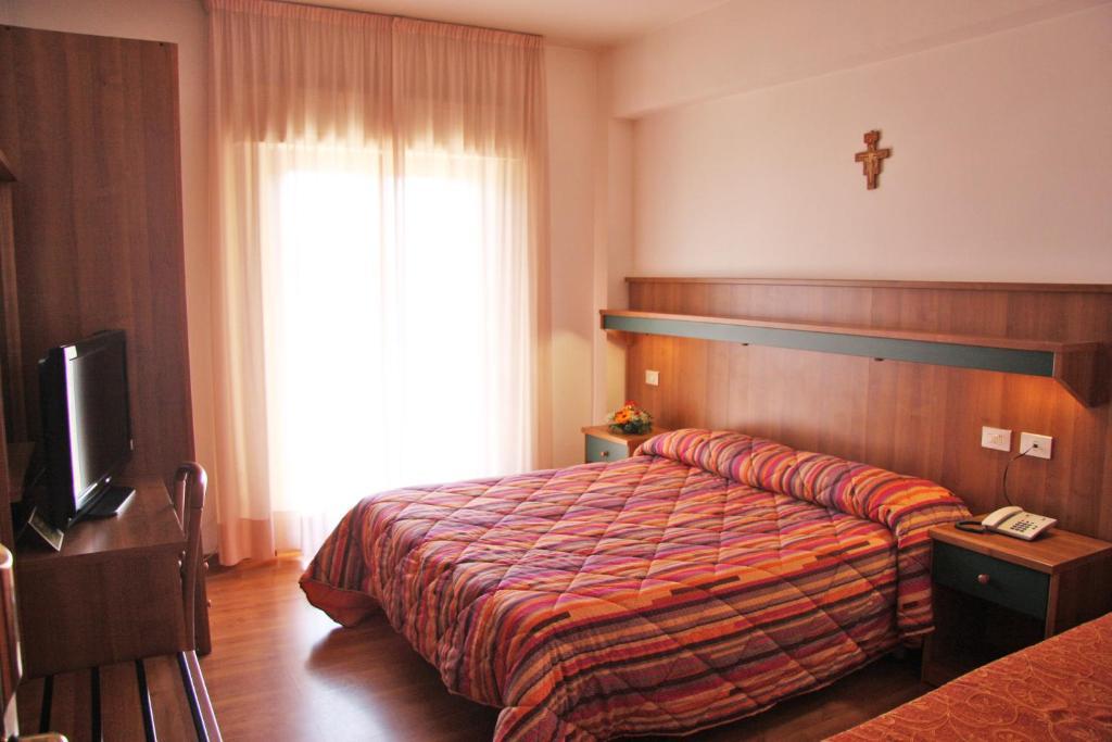 Hotel Los Angeles Assisi Kamer foto